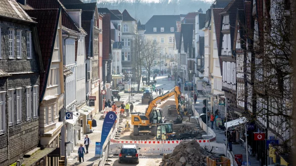 Die Bauarbeiten in der Langen Stra&szlig;e schreiten weiter voran. - &copy; Torben Gocke