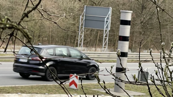 Der Blitzer an der B1, Abfahrt Leopoldstal, ist der einzige im Kreisgebiet, der Lasermessungen in beide Richtungen vornehmen kann. - &copy; Silke Buhrmester