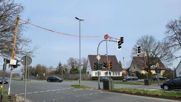 Die provisorische Ampelanlage an der Kreuzung Lockhauser Stra&szlig;e/Weinbergstra&szlig;e regelt seit November den Verkehr. Wann die neue Ampel kommt, steht noch nicht fest. - &copy; Freya K&ouml;hring