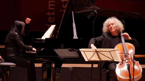 Ein kammermusikalisches Feuerwerk: Die kanadische Pianistin Connie Shih und der britische Cellist Steven Isserlis brillieren im Meisterkonzert in Perfektion. - &copy; Thomas Kr&uuml;gler