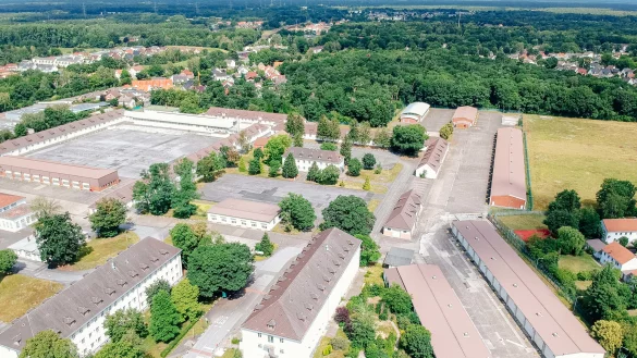 Drei Geb&auml;ude der ehemaligen Dempsey-Kaserne werden seit dem Fr&uuml;hjahr 2022 als Notunterkunft f&uuml;r Gefl&uuml;chtete des Landes NRW genutzt. - &copy; (Archivbild) Besim Mazhiqi