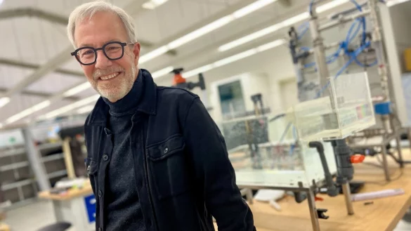 Unternehmer Roland Damann f&uuml;hlt sich mit seinem Start-up Microbubbles pudelwohl. Geforscht wird in den R&auml;umen des fr&uuml;heren Bad Lippspringer Post-Zustellzentrums. - &copy; Jens Reddeker