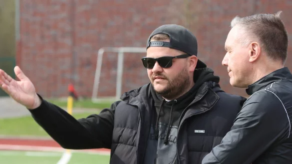Post-Obmann Michael Grundmann (hinten) mit Trainer Ralf Brokmann. - &copy; Sebastian Lucas