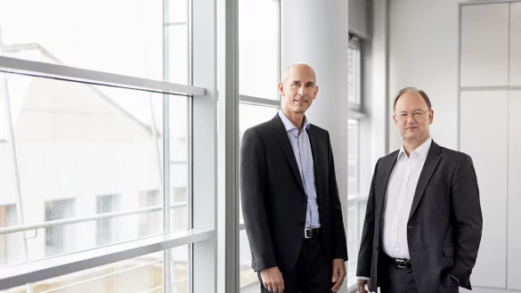 Dr. Claus Bischoff (links) tritt die Nachfolge von Frank Maier als "Chief Technology Officer" der Lenze-Gruppe an. - &copy; Lenze