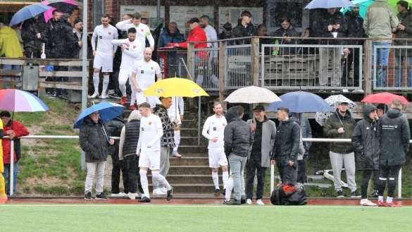 Die Fu&szlig;baller des Post-TSV Detmold werden sich am Montag wieder den Weg zum Platz bahnen. - &copy; Oliver K&ouml;nig