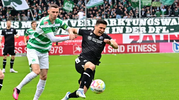 Hier gibt Marcel Mehlem (r.) f&uuml;r den SV Sandhausen im Heimspiel gegen die SpVgg Greuther F&uuml;rth Vollgas. - &copy; picture alliance