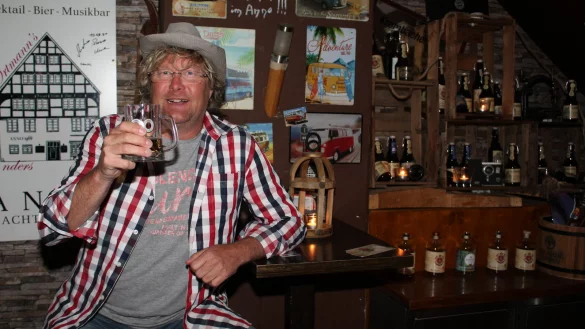 J&uuml;rgen Ortmann f&uuml;hlt sich sichtlich wohl in seinem zweiten Wohnzimmer im ANNO. - &copy; Sandra Castrup