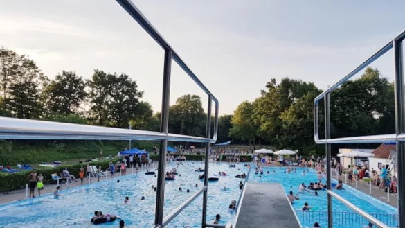 Das Freibad Schlangen lockt in den Ferien mit erweiterten &Ouml;ffnungszeiten und besonderen Events. - &copy; Jana-Kristin Barkei