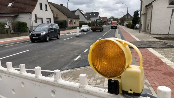 15 Monate war die Sch&ouml;tmarsche Stra&szlig;e in Lage in Fahrtrichtung Innenstadt gesperrt. In K&uuml;rze wird sie wieder komplett freigegeben. - &copy; Thomas Reineke