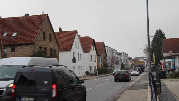 Auf der Lemgoer Stra&szlig;e flie&szlig;t viel Verkehr. Anwohner fordern Tempo 30. - &copy; Nadine Uphoff