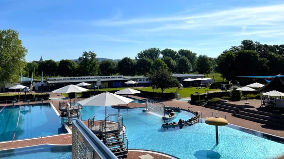 Blick ins Salzufer Bega-Bad. Am 1. Mai beginnt die Saison. - &copy; Stadtwerke Bad Salzuflen