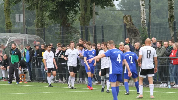 250 Fans standen an der Bande, als sich Istrup/Br&uuml;ntrup und Belle/Cappel duellierten. Foto: Dietmar Welle