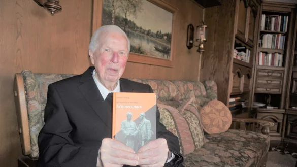 Pr&auml;lat Heinrich Festing aus Sabbenhausen hat den Bau der Berliner Mauer hautnah miterlebt. Sein Werk &bdquo;Mit Kolping in der Welt &ndash; Erinnerungen" ist 2014 erschienen.&nbsp; - &copy; Michaela Wei&szlig;e