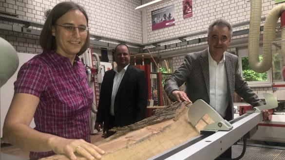 Professorin Katja Fr&uuml;hwald-K&ouml;nig, Arne Brand (Landesverband Lippe) und Kreis-Wirtschaftsf&ouml;rderer Uwe Gotzeina (von links) bilden mit Frank Limpke den Vereinsvorstand.&nbsp; - &copy; Martin Hostert