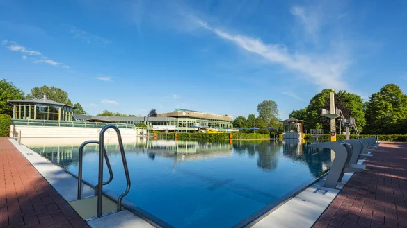 F&uuml;r die Freibadbetreiber in Lippe ist der diesj&auml;hrige Badesommer eher durchwachsen verlaufen. - &copy; Michael Reimer