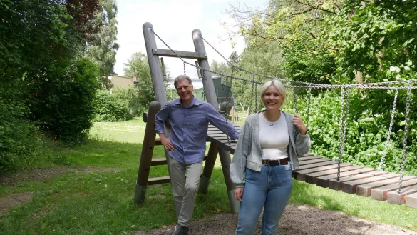 Im Westf&auml;lischen Kinderdorf: Klara Meyer und Bernd Joachim. - &copy; Lippische Landeskirche
