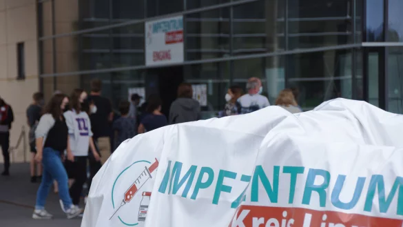 Noch bis zum 5.September können sich Jugendliche zwischen 12 und 15 Jahren gegen das Coronavirus im Impfzentrum impfen lassen. Weiterhin impfen Ärzte, es gibt außerdem mobile Impfstationen. So ist die Zweitimpfung gesichert.  - © Raphael Bartling