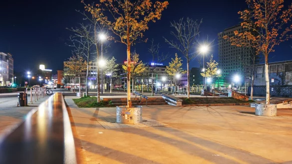 Erneut war der Bielefelder Kesselbrink n&auml;chtlicher Tatort eines brutalen &Uuml;berfalls. - &copy; Sarah Jonek Fotografie