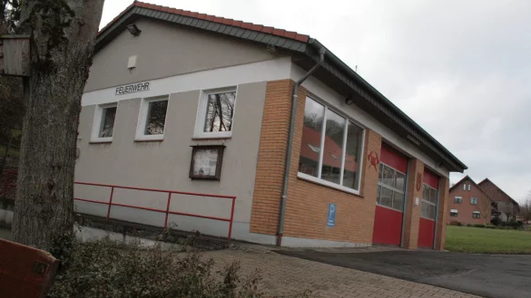 Das Feuerwehrgerätehaus in Sonneborn soll saniert werden. - © Archivfoto: Sylvia Frevert