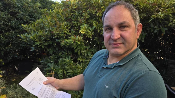 Giacomo Pizzo kann &uuml;ber das Schreiben der Bezirksregierung nur den Kopf sch&uuml;tteln. - &copy; Silke Derkum-Homburg