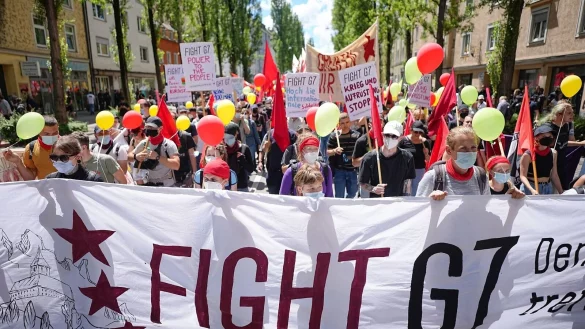 G7-Demo - &copy; Foto: Michael Kappeler/dpa
