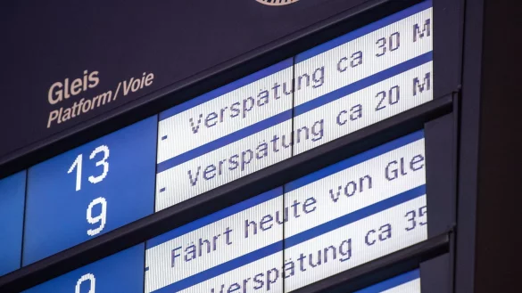 Versp&auml;tungen bei der Bahn - &copy; Foto: Fabian Sommer/dpa