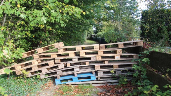 Einige Zeit war der Wanderweg hinter dem Restaurant Wilhelmsburg gesperrt - &copy; Cordula Gr&ouml;ne