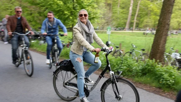 Flott unterwegs: Gut gelaunt ist dieses Trio an den Dalkeauen unterwegs. - &copy; Robert Becker