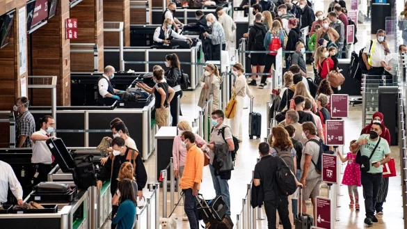 Flughafen - &copy; Foto: Fabian Sommer/dpa