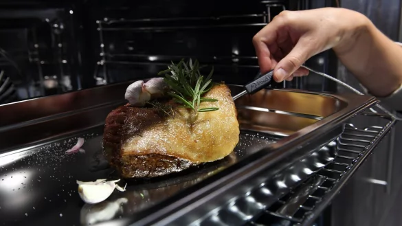 Fleischthermometer - &copy; Foto: Andrea Warnecke/dpa-tmn