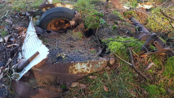 Das Autowrack in der Augustdorfer Natur. - &copy; Dieter Asbrock