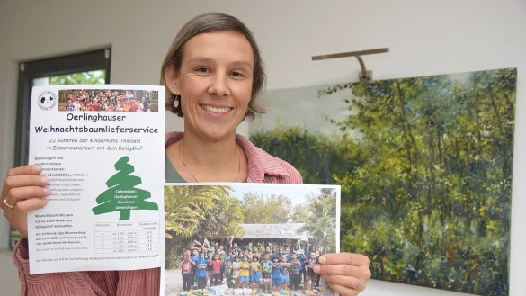 Linda Lessmeier bekommt regelm&auml;&szlig;ig Berichte und Bilder von der Rain Tree Foundation geschickt. Auf ihnen ist zu sehen, wie die Spenden des Weihnachtsbaumlieferservice und zus&auml;tzlicher Spenden aus Oerlinghausen verwendet werden. - &copy; Karin Prignitz