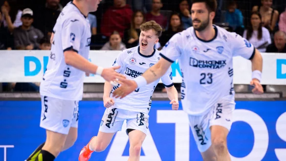 Jarnes Faust (Mitte) zählte zusammen mit Lukas Hutecek und Tim Tuton (rechts) zu den treibenden Kräften beim Auswärtssieg in Stuttgart. - © Marco Wolf