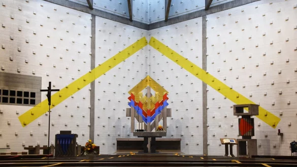 Das Innere der Kirche Heilig Geist soll nach denkmalschutzrechtlichen Gesichtspunkten renoviert werden. Die Farben der Wandmalereien d&uuml;rften im Zuge dessen bald etwas blasser daherkommen. So war es aber vom K&uuml;nstler einst auch beabsichtigt. - &copy; Raphael Bartling