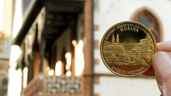 Unesco-Goldm&uuml;nze - &copy; Foto: Holger Hollemann/dpa