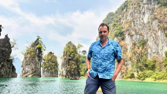 Urige Landschaft: Der Khao Sok Nationalpark in Südthailand bietet Urlaubern Einblicke in eine unberührte Gegend, in der, unter anderem, noch wilde Elefanten leben. - © Ralf T. Mischer