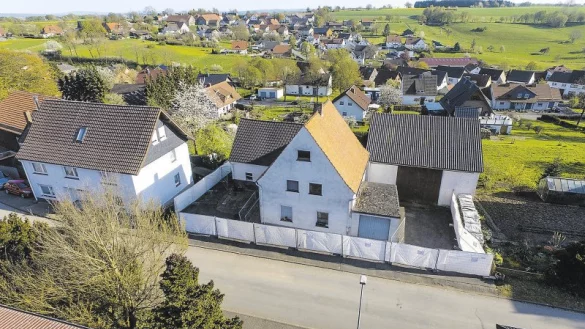 Das Haus des angeklagten Folterpaares in Höxter-Bosseborn. - © Archivbild: Jens Reddeker