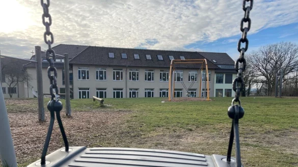 Das Schulgel&auml;nde am Hermann-V&ouml;chting-Gymnasium in Blomberg ist zurzeit verwaist. Die Spuren des Einbruchs von Anfang Januar sind bereits gr&ouml;&szlig;tenteils beseitigt worden. - &copy; Seda Hagemann