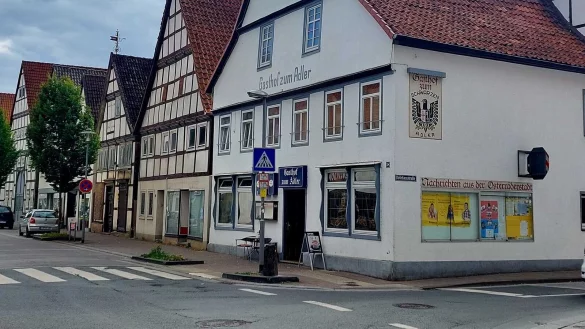 Es wird &ouml;fter laut: In L&uuml;gdes Altstadt hat es zuletzt vermehrt Beschwerden wegen Ruhest&ouml;rung und Schl&auml;gereien vor der Gastst&auml;tte zum Adler gegeben. Alle Beteiligten wollen die angespannte Stimmung gerne aus der Welt schaffen. - &copy; Janet K&ouml;nig