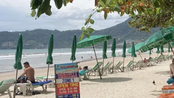 Patong Beach auf Phuket - &copy; Foto: Carola Frentzen/dpa