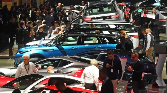 Automesse - &copy; Foto: Uli Deck/dpa