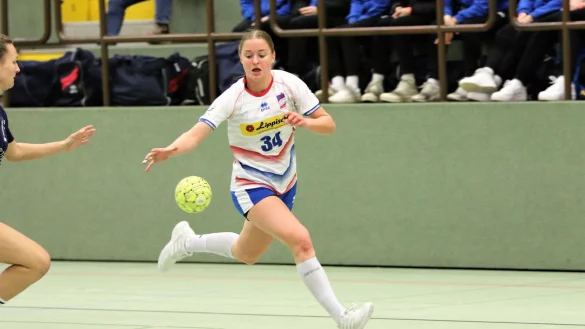 Linksau&szlig;en Mia Ziercke l&auml;uft demn&auml;chst die Tempogegenst&ouml;&szlig;e f&uuml;r den Bundesligisten HSG Blomberg-Lippe. - &copy; Oliver K&ouml;nig