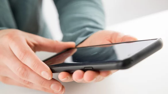 Gebrauchtes Smartphone - &copy; Foto: Christin Klose/dpa-tmn