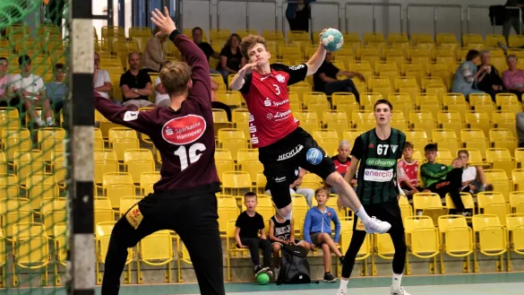 Malte Runge stellte beim Team HandbALL wiederholt seine Sprungkraft unter Beweis. - &copy; J&ouml;rg Hagemann