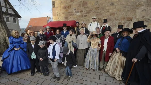 Charles-Dickens-Festival in Blomberg: In diesem Jahr m&uuml;ssen f&uuml;r 250 Darsteller Kost&uuml;me geschneidert werden. - &copy; Archivfoto: Karl-Heinz Krull
