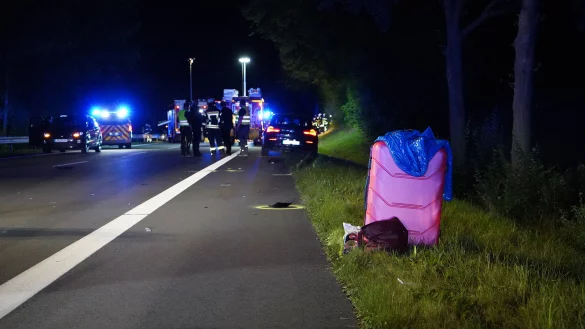 Mit diesem Koffer stand die Frau am Stra&szlig;enrand. - &copy; Freitag Medien Gruppe