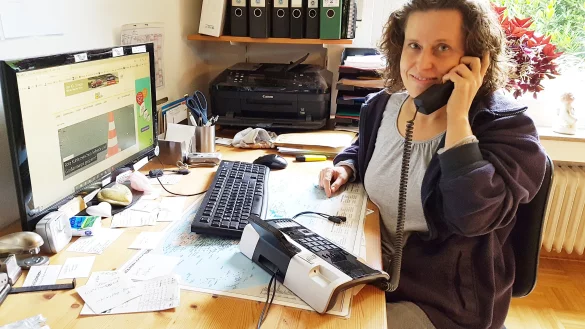 Dr. Kerstin Mara Schröder verzichtet bei sich zuhause auf drahtlose Kommunikation - auch wenn's unbequemer ist. - © Marianne Schwarzer