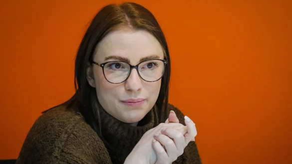 Jennifer Lau ist Kinderkrankenschwester im Klinikum Mitte und betreibt ihren eigenen Mode-Onlineshop "La Label Beige". - © Andreas Zobe