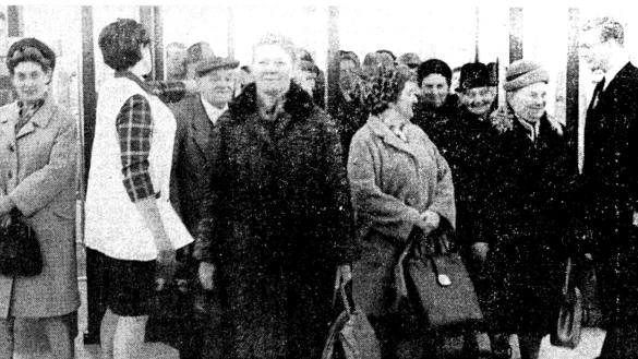 Gibt&rsquo;s hier was umsonst? Der Andrang zur Er&ouml;ffnung des Central-Kauf im Herbst 1968 ist riesig. Archivfoto: Gerd Schnittger - &copy; Gerd Schnittger