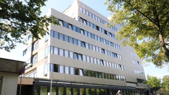 Das Rathaus an der Rudolph-Brandes-Allee. - &copy; Alexandra Schaller